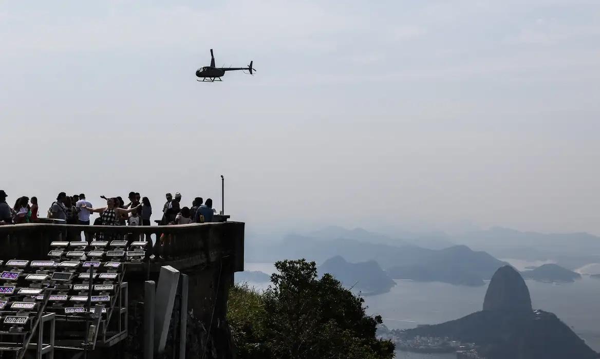 Voos panorâmicos de helicóptero no Rio seguirão novas regras