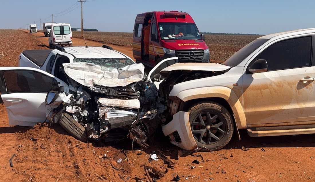 Grave acidente entre picape e caminhonete deixa um ferido em Nova Mutum