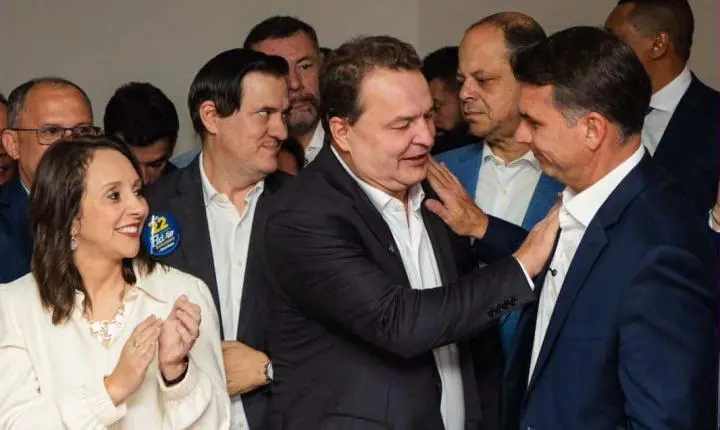 Presidente da Assembleia Legislativa entrega carta de apoio a Flávio Bolsonaro assinada por deputados de MT  